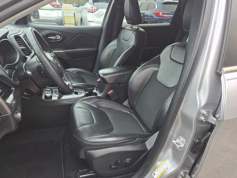 Used 2020 Jeep Cherokee Latitude Plus image 6