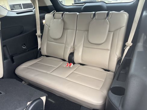 Used 2024 Ford Explorer XLT w/ Equipment Group 202A image 31