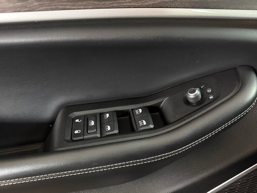 Used 2022 Jeep Grand Cherokee L Limited AWD/4WD image 25