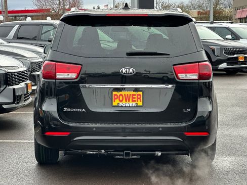 Used 2016 Kia Sedona LX w/ LX Convenience Package image 5