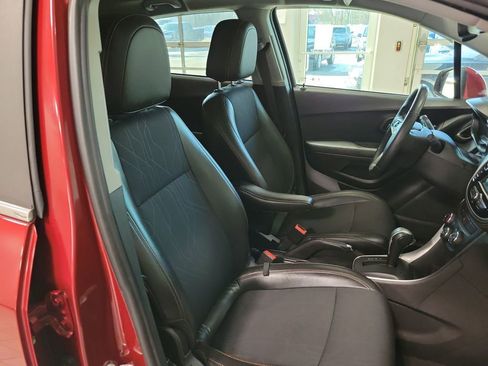 Used 2018 Chevrolet Trax LT w/ LT Convenience Package image 23