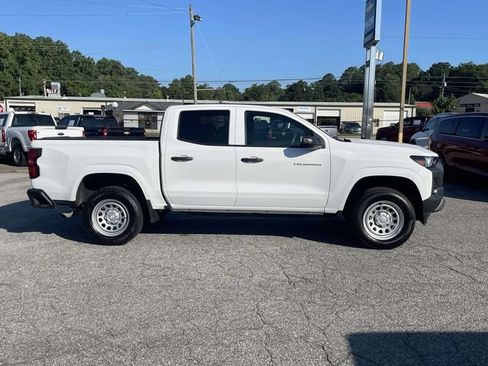 Used 2025 Chevrolet Colorado W/T RWD image 2