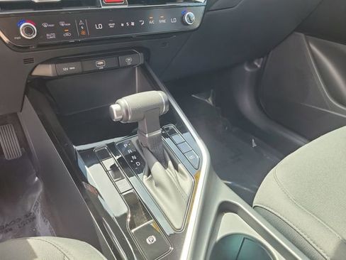 Used 2025 Kia Niro LX image 31