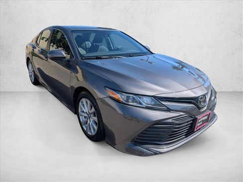 Used 2019 Toyota Camry LE FWD image 3