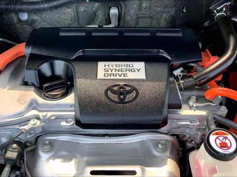 Used 2018 Toyota RAV4 XLE AWD/4WD image 32
