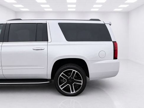 Used 2020 Chevrolet Suburban Premier AWD/4WD image 6