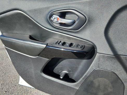 Used 2019 Jeep Cherokee Altitude image 8