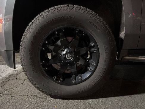 Used 2020 GMC Yukon SLT image 2