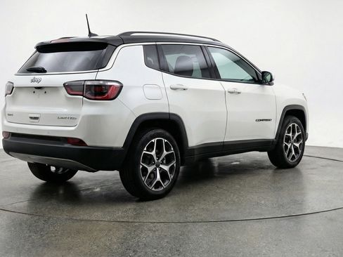 Used 2025 Jeep Compass Limited AWD/4WD image 9