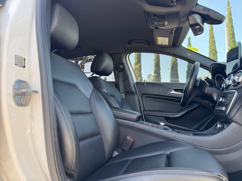 Used 2020 Mercedes-Benz GLA 250 SUV w/ Premium Package image 19