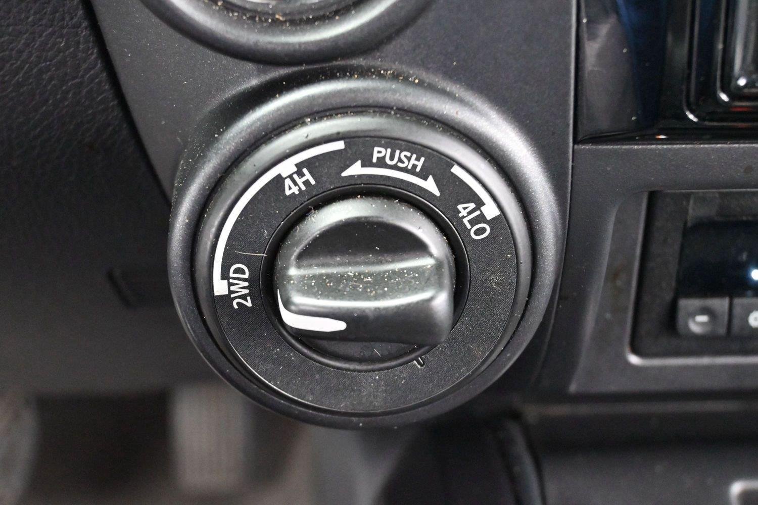 Used 2021 Nissan Titan PRO-4X w/ Pro-4x Convenience Package AWD/4WD image 24