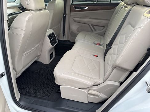 Used 2024 Volkswagen Atlas SE image 16