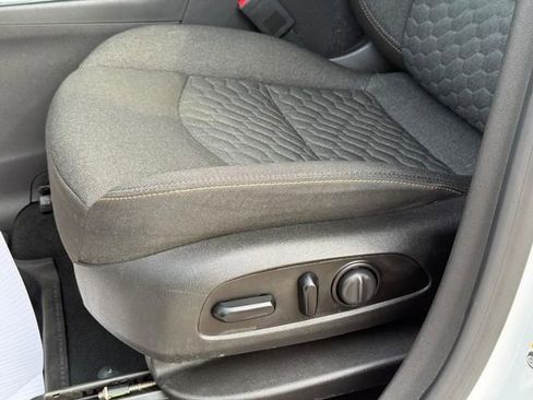 Used 2020 Chevrolet Equinox LT FWD image 23