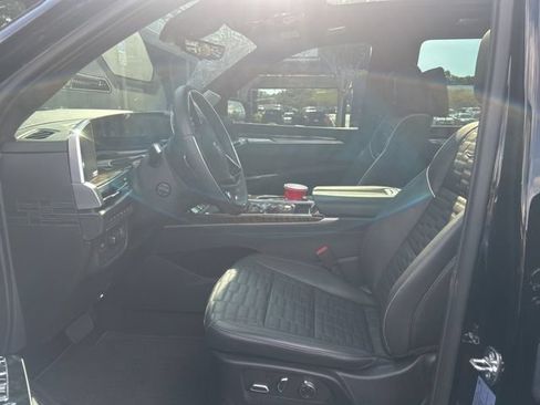 Used 2025 Cadillac Escalade Sport Platinum w/ LPO, Floor Liner Package AWD/4WD image 4