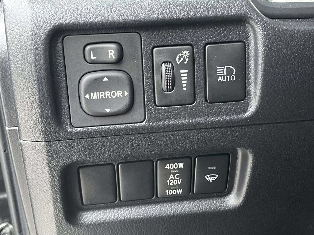 Used 2023 Toyota 4Runner SR5 AWD/4WD image 9