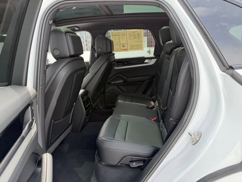 Certified 2026 Porsche Cayenne AWD/4WD image 20