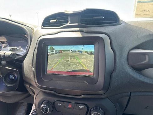 Used 2020 Jeep Renegade Trailhawk w/ Cold Weather Group AWD/4WD image 16