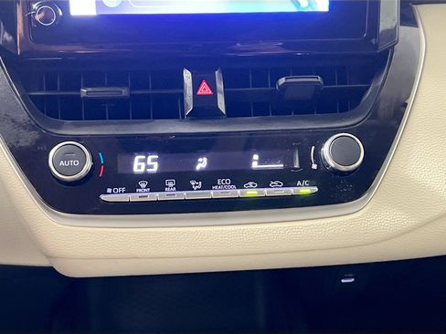 Used 2025 Toyota Corolla LE FWD image 25