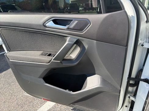 Used 2018 Volkswagen Tiguan S image 8