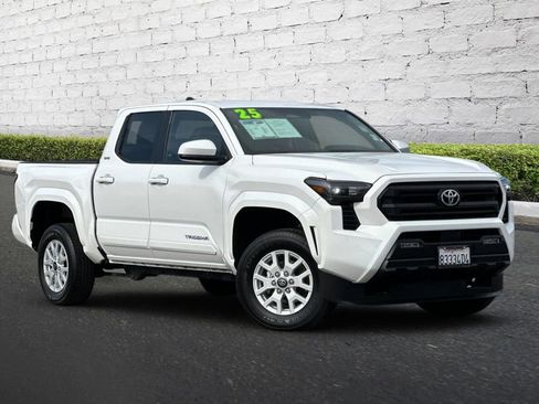 Used 2025 Toyota Tacoma SR5 image 2