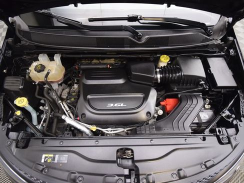Used 2019 Chrysler Pacifica L FWD image 24