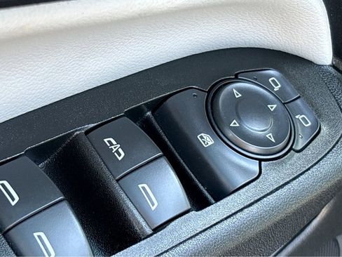 Used 2022 Chevrolet Equinox LT FWD image 31