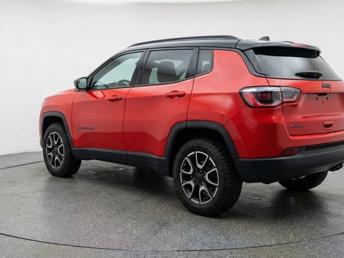 Used 2025 Jeep Compass Trailhawk AWD/4WD image 6