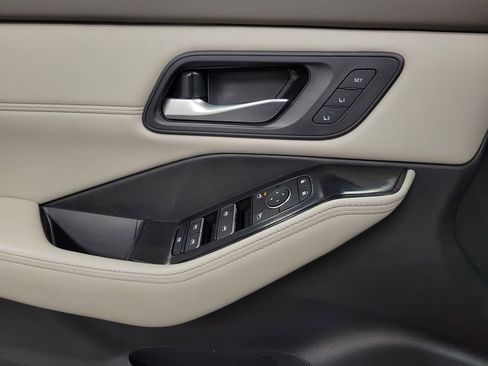 Used 2024 Nissan Rogue SL w/ SL Premium Package FWD image 19