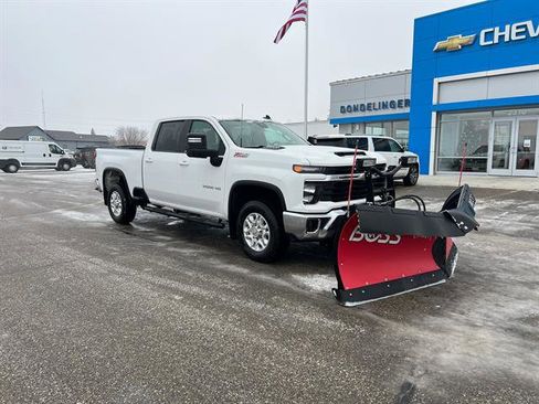 Used 2024 Chevrolet Silverado 3500 LT w/ Convenience Package AWD/4WD image 3