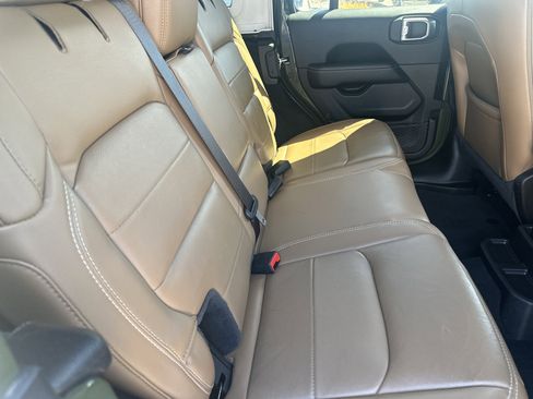 Used 2022 Jeep Wrangler Unlimited Sahara w/ Cold Weather Group AWD/4WD image 32