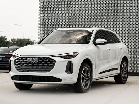 Certified 2025 Audi Q5 Premium AWD/4WD image 7