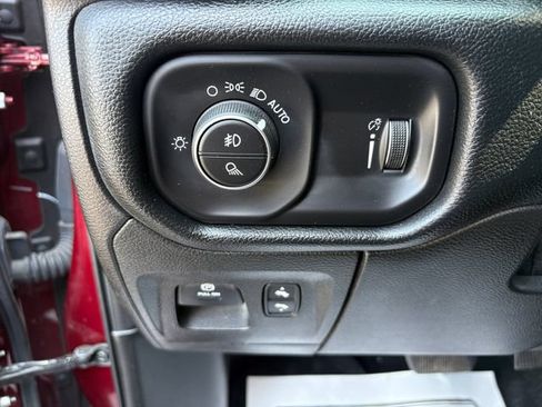 Used 2020 RAM 1500 Big Horn AWD/4WD image 19