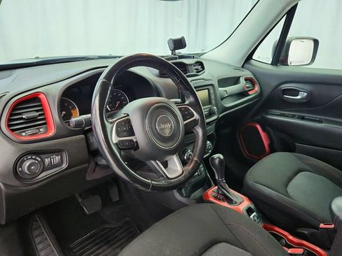 Used 2017 Jeep Renegade Trailhawk AWD/4WD image 9