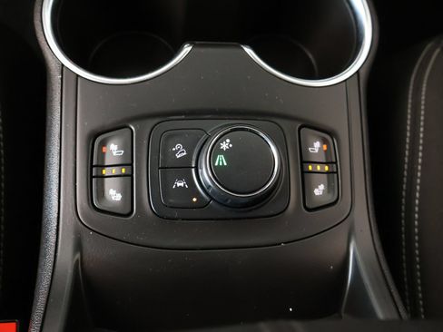 Used 2024 GMC Terrain SLE w/ Driver Convenience Package FWD image 7