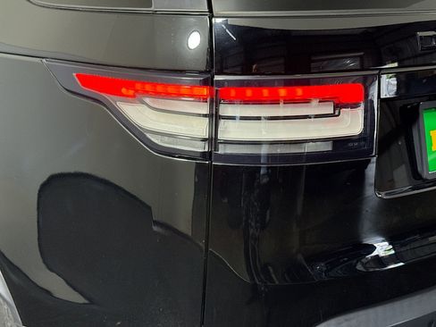 Used 2019 Land Rover Discovery SE AWD/4WD image 36