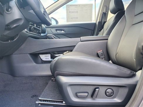 New 2025 Nissan Rogue S image 7