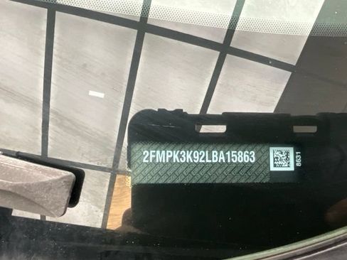 Used 2020 Ford Edge Titanium FWD image 17