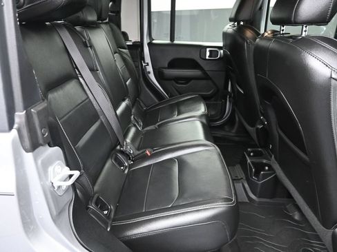 Used 2020 Jeep Gladiator Overland AWD/4WD image 37