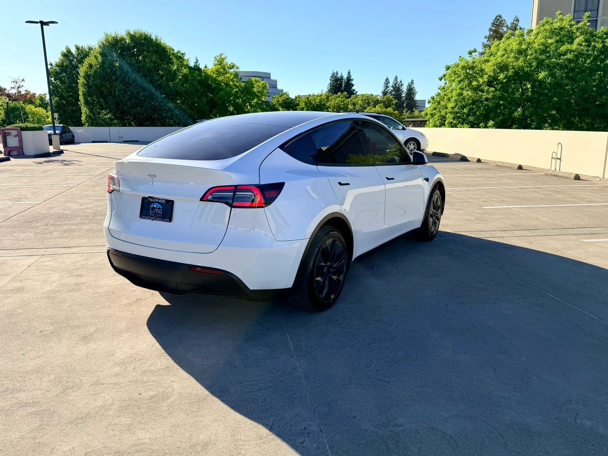 Used 2024 Tesla Model Y Long Range RWD image 10