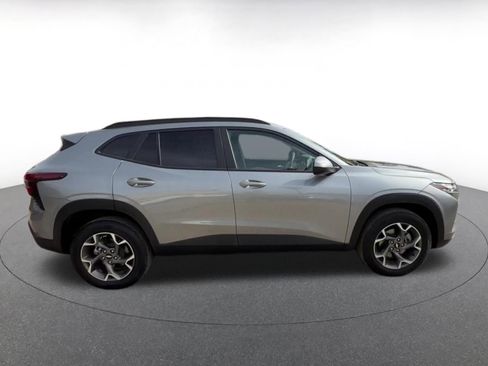 Used 2025 Chevrolet Trax LT image 16