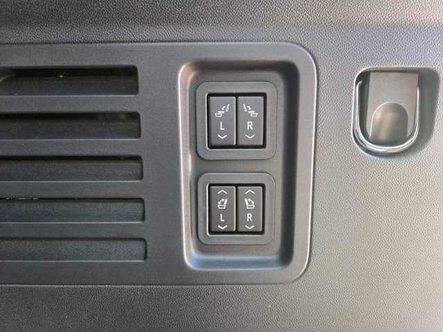 New 2026 Chevrolet Traverse RS w/ LPO, Floor Liner Package FWD image 7