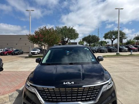 Used 2022 Kia Carnival SX Prestige FWD image 3