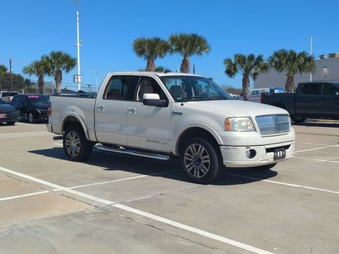 Used 2008 Lincoln Mark LT 4x4 image 2