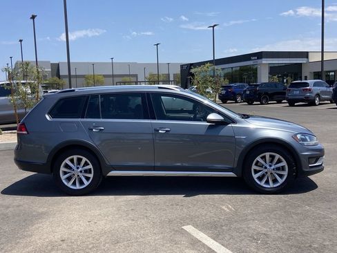 Used 2019 Volkswagen Golf Alltrack S AWD/4WD image 2