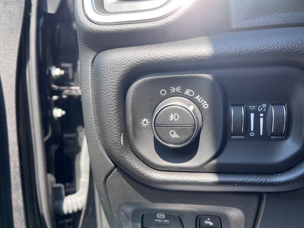 Used 2025 RAM 1500 Laramie AWD/4WD image 15