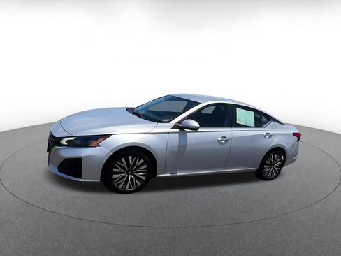 Used 2023 Nissan Altima 2.5 SV FWD image 8