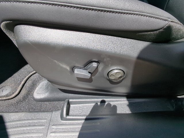 New 2027 Chrysler Pacifica Select w/ Family Tech Group FWD image 11