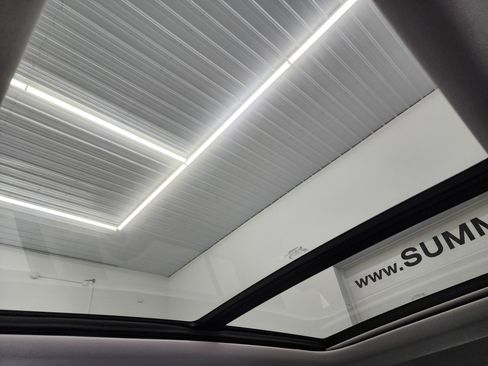 Used 2023 Jeep Grand Cherokee Limited w/ Black Appearance Package image 14