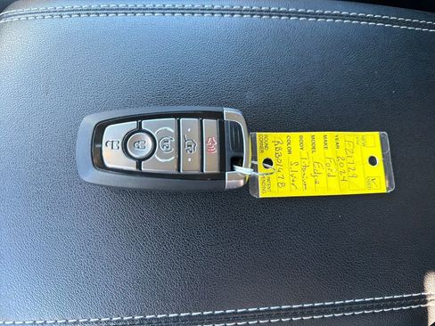 Used 2024 Ford Edge Titanium image 27