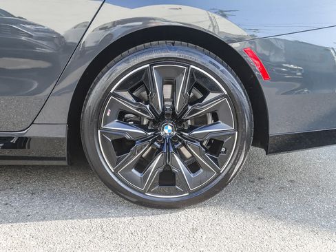 Used 2025 BMW 750e xDrive w/ Premium Package image 8